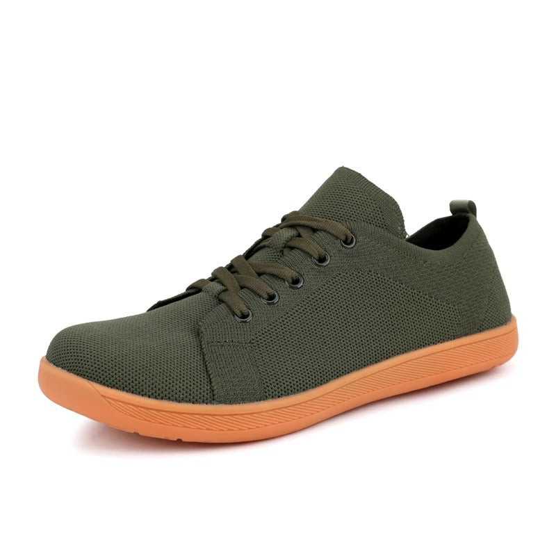 Unisex sneakers met brede neus op blote voeten