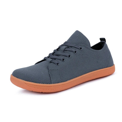 Unisex sneakers met brede neus op blote voeten